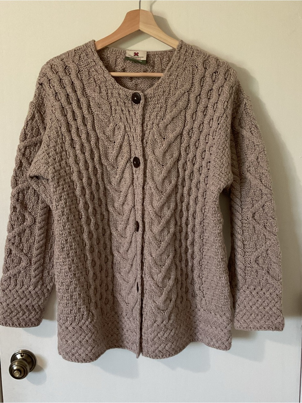 CARRAIG DONN 100% Merino Wool Ireland
Oatmeal Cardigan Fisherman Chunky Sweater